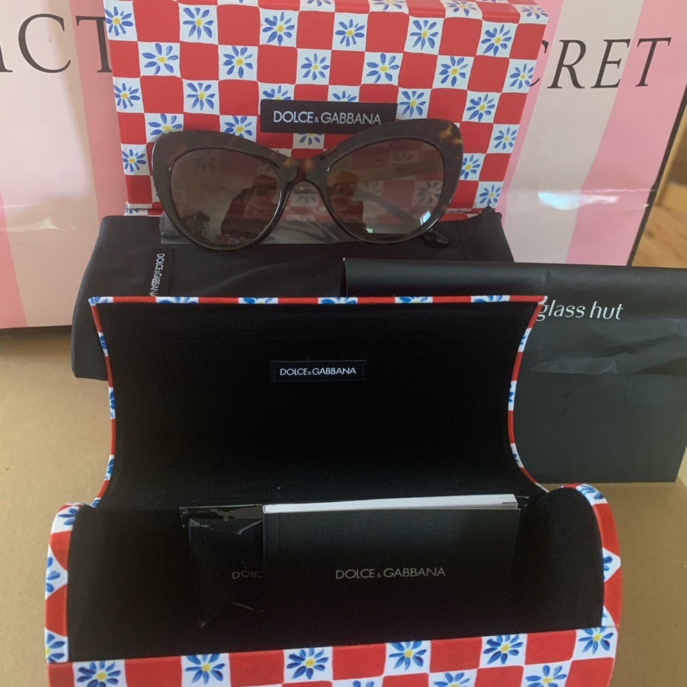 Dolce &Gabanna Cat eye sunglasses NIB